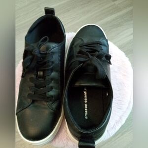 Used Amazon Essentials Men's Black Sneakers